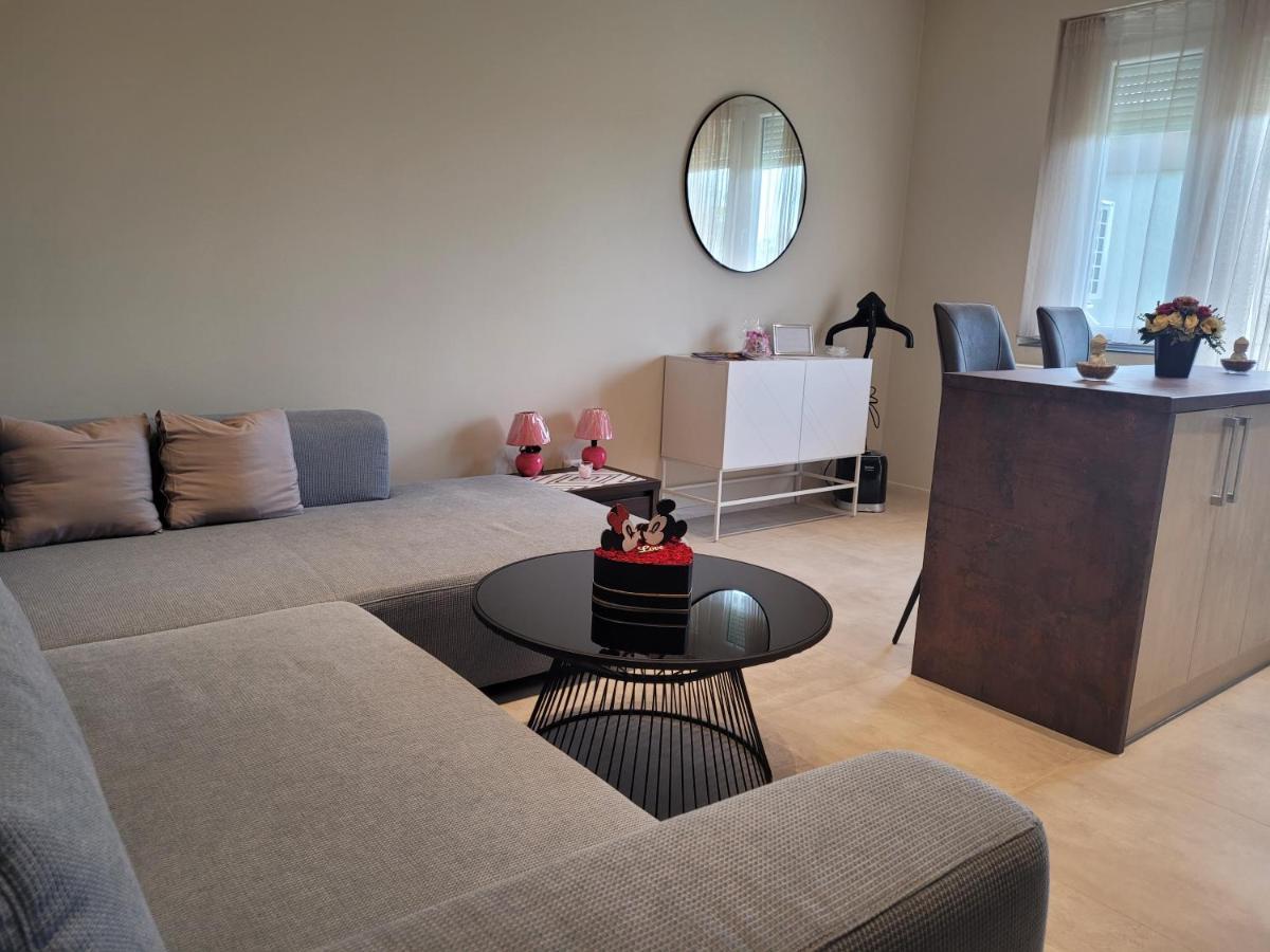Lara II Apartman Debrecen Esterno foto