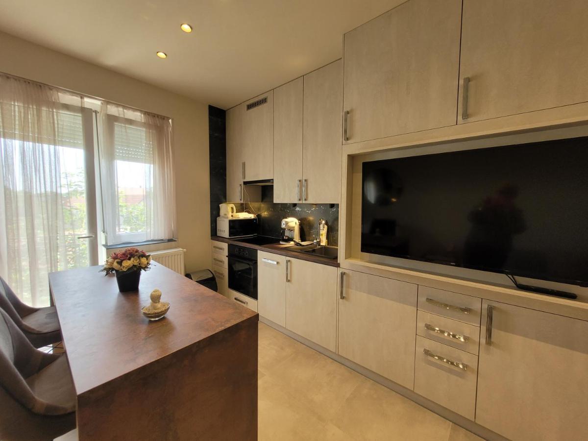 Lara II Apartman Debrecen Esterno foto