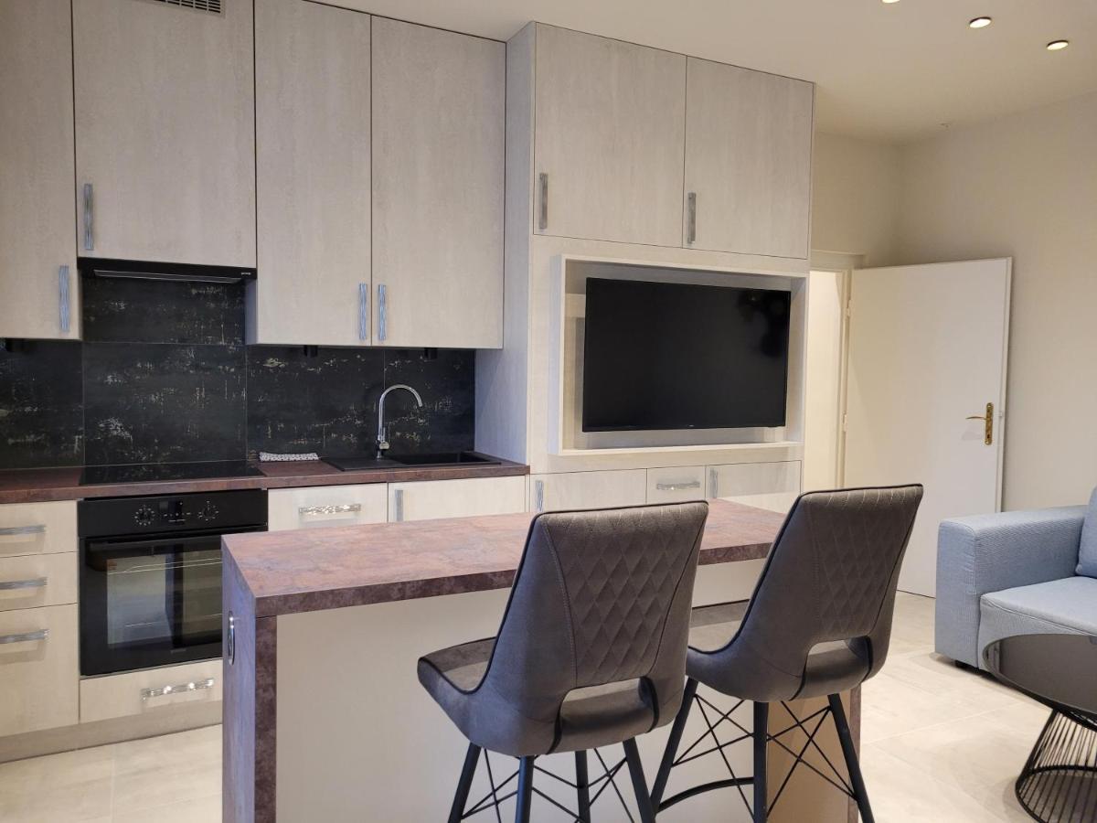 Lara II Apartman Debrecen Esterno foto